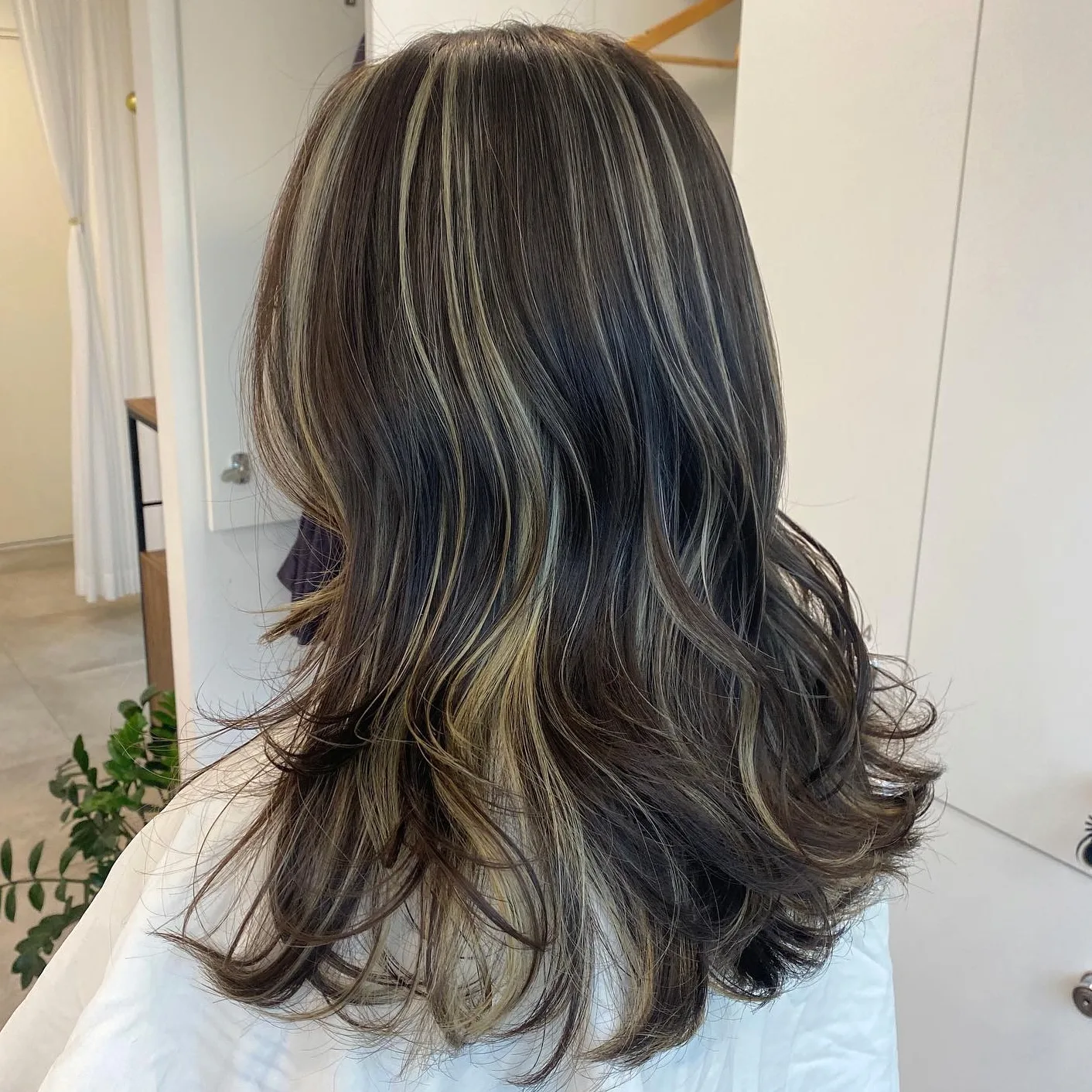 7 Stunning Korean Cream Blonde Hair Styles You Need to Try | Seoul Hair Salon 3 Korean Cream Blonde Hair style example