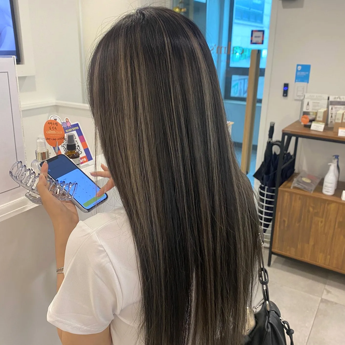 7 Stunning Korean Nutmeg Hair Color Styles You Need to Try | Seoul Hair Salon 3 Korean Nutmeg Hair Color style example