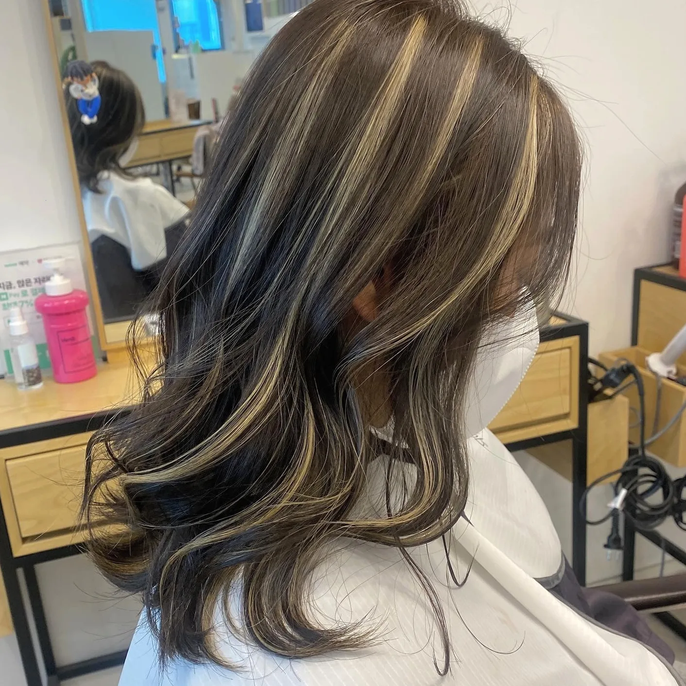 7 Beautiful Korean Hair Color Inspirations | Seoul Hair Salon 10 Korean hair color with golden highlights