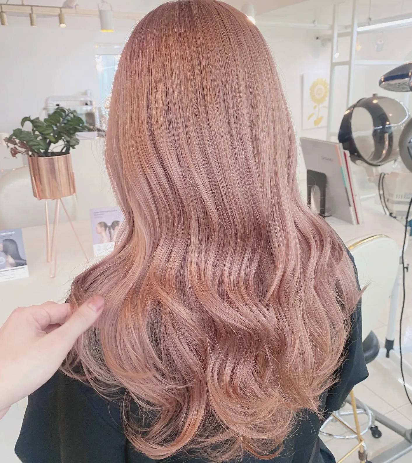 7 Stunning Korean Mahogany Hair Styles You Need to Try | Seoul Hair Salon 3 Korean Mahogany Hair style example