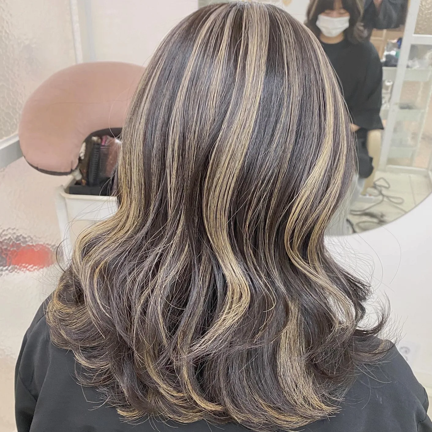 7 Beautiful Korean Golden Brown Hair Inspirations | Seoul Hair Salon 5 Korean Golden Brown Hair coloring process