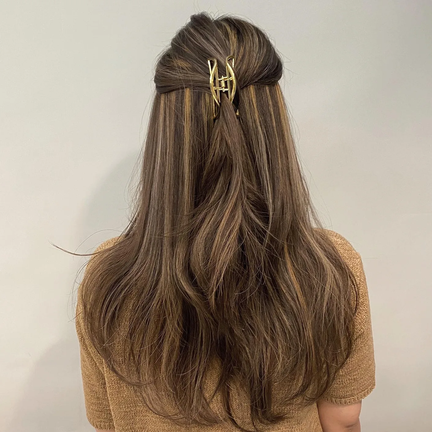 Gorgeous Korean Mint Hair Color Collection: 7 Must-See Looks | Seoul Hair Salon 4 Korean Mint Hair Color at Seoul Hair Salon